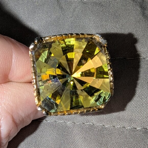 Size 8 Large Yellow Green Faceted Crystal Statement Ring 5222 - Picture 1 of 7